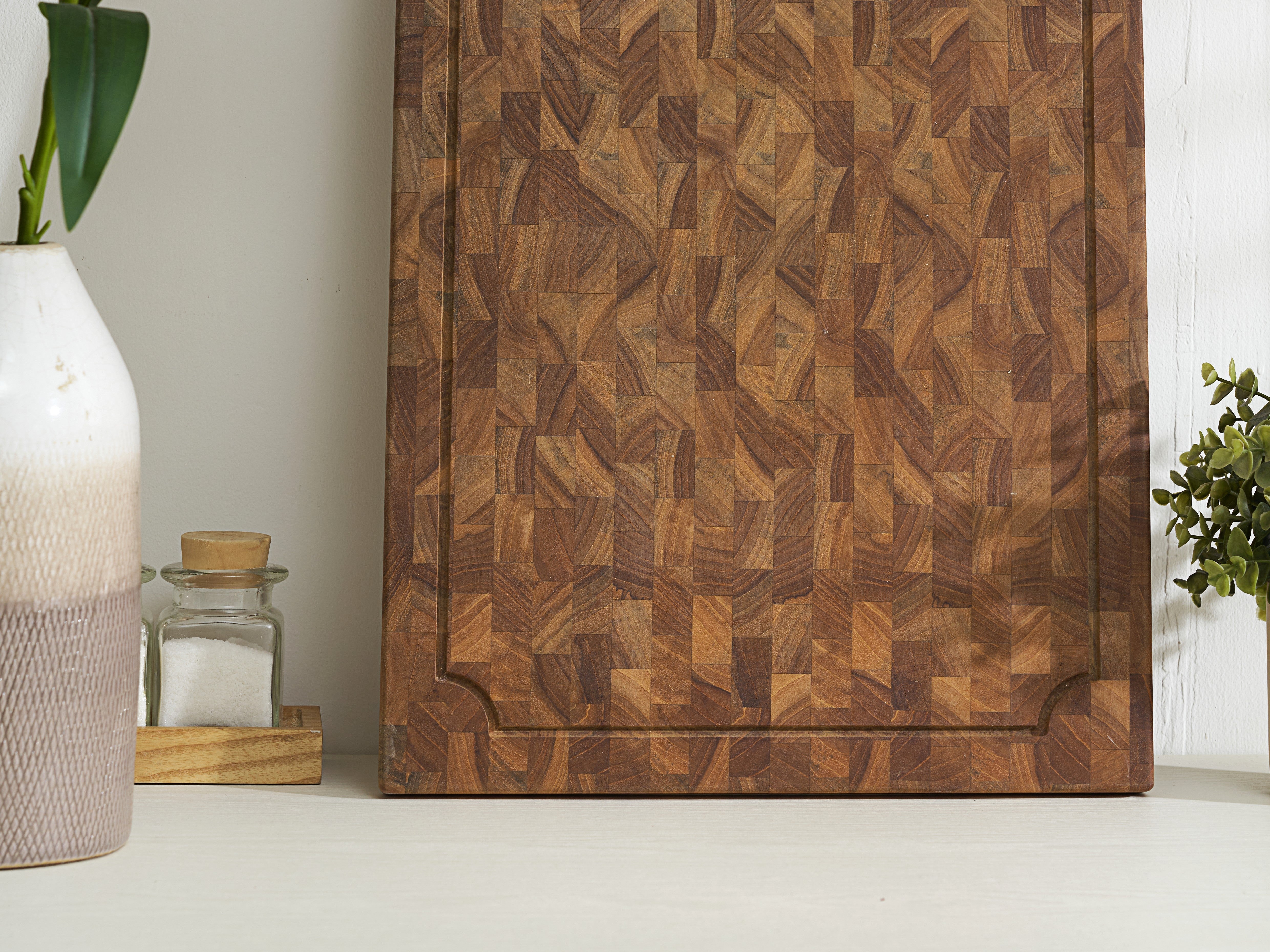 Plateau teak cutting board in kitchen setting