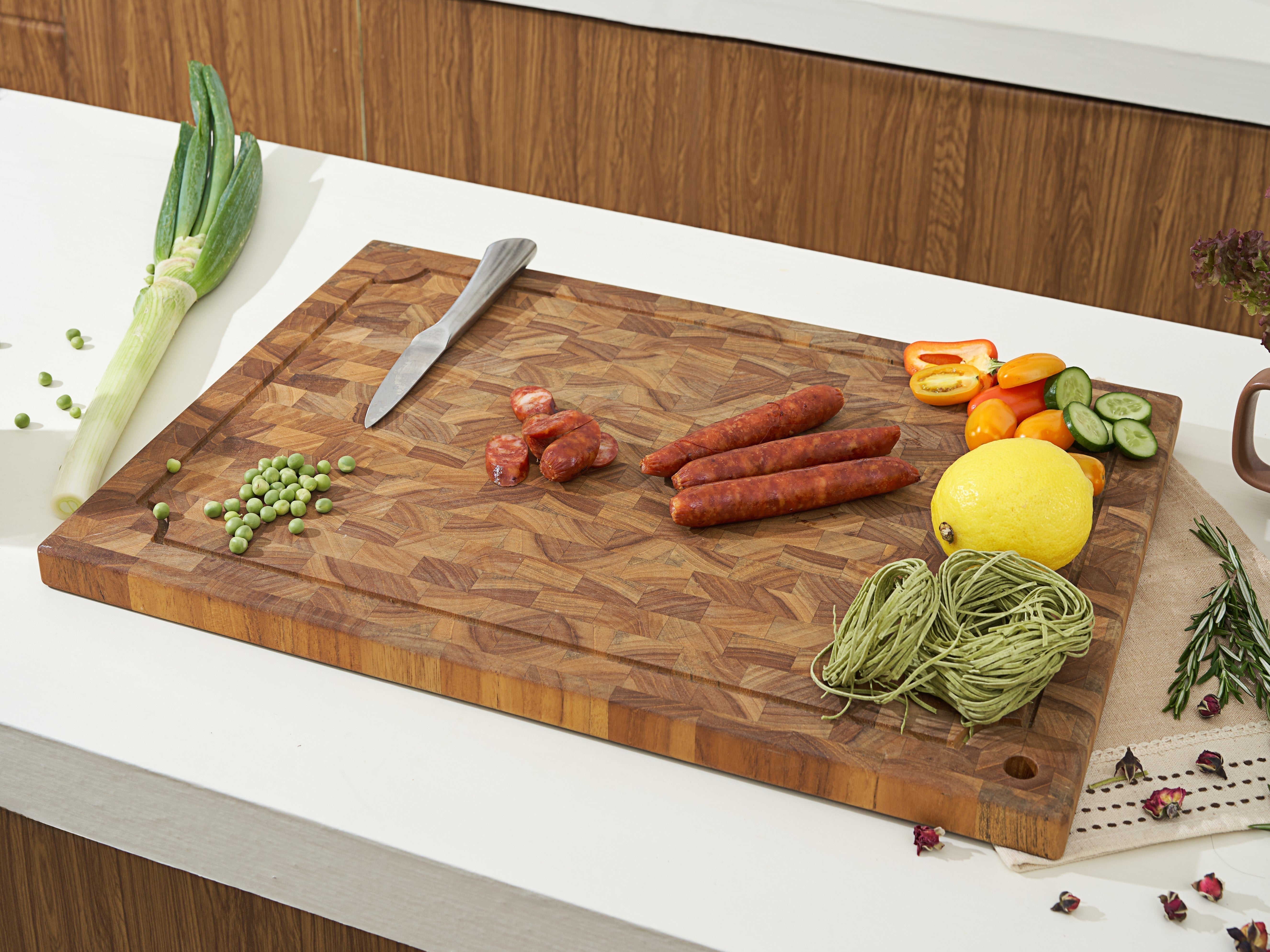 Plateau solid teak cutting board with juice groove